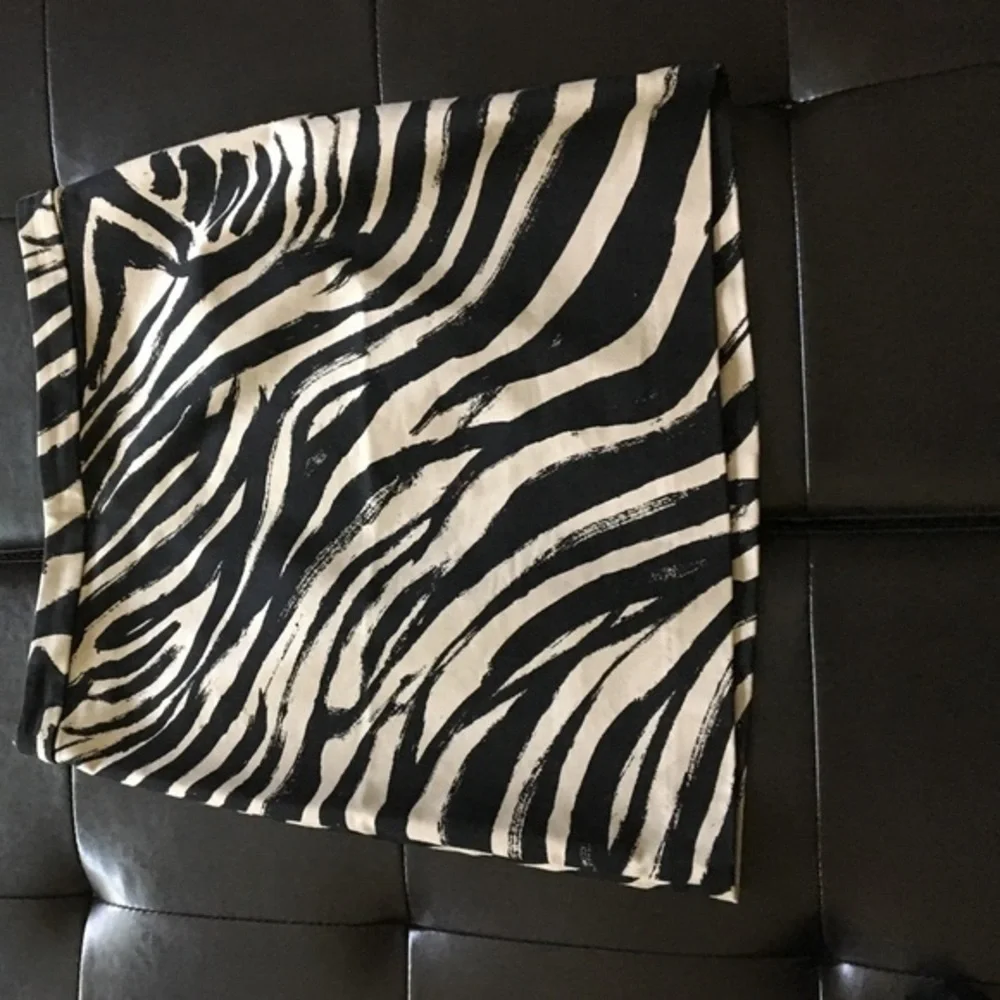 Black & tan Adorable animal print mini skirt - Picture 3 of 4